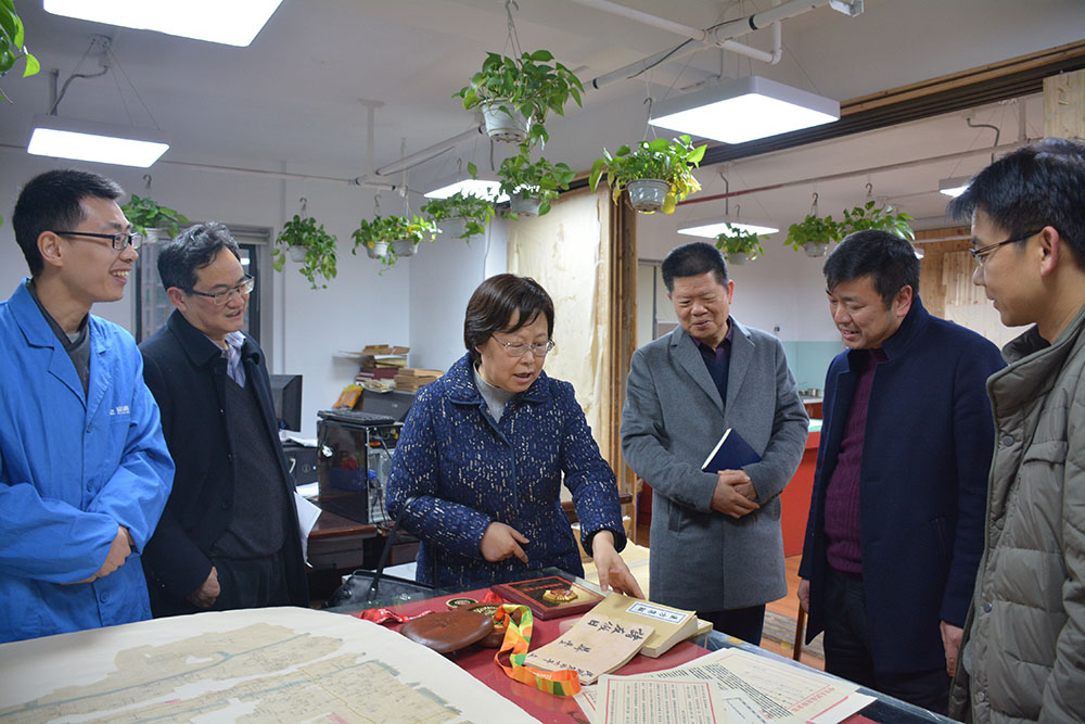 省委副秘書長、省檔案局局長劉蕓帶隊來公司開展“服務企業(yè)、服務群眾、服務基層“活動2.jpg